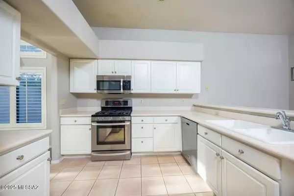 Oro Valley, AZ 85737,1980 W Muirhead LOOP