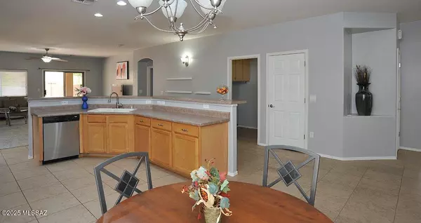 Sahuarita, AZ 85629,565 W Calle Cajeta