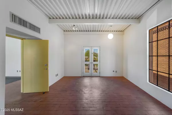 Tucson, AZ 85701,326 S Convent AVE