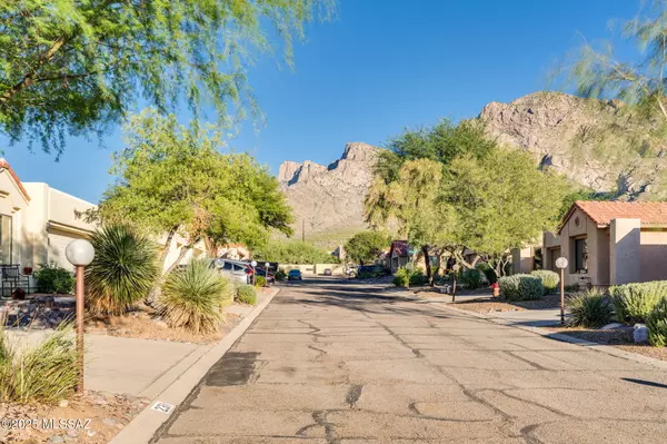 Tucson, AZ 85737,231 E Highcourte LN