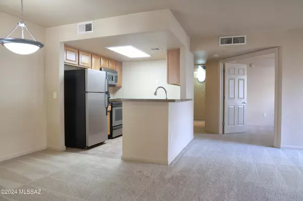 Tucson, AZ 85745,101 S Players Club DR #22104