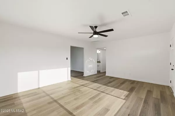 Tucson, AZ 85710,6433 E Barnan ST