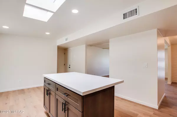 Tucson, AZ 85710,8418 E Rolling Ridge ST