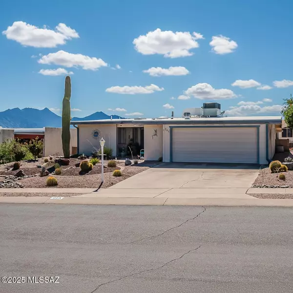 Green Valley, AZ 85614,385 W Rio Santa Cruz