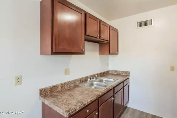 Tucson, AZ 85719,1518 E Hedrick DR #T