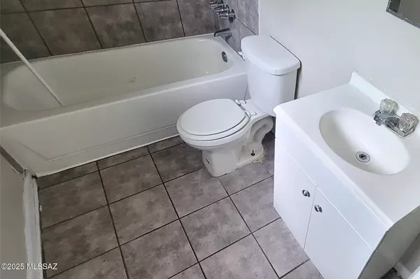 Tucson, AZ 85705,3028 N Castro AVE #14