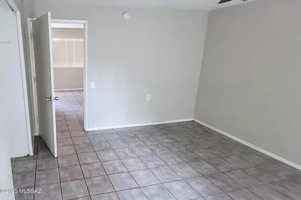 Tucson, AZ 85705,3028 N Castro AVE #14