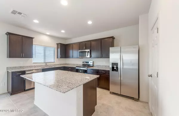 Sahuarita, AZ 85629,806 W Calle Falerno