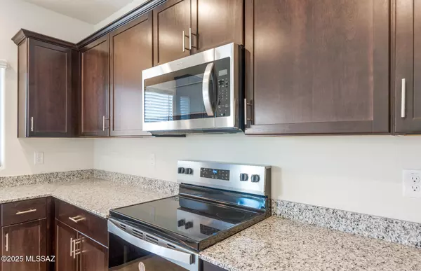 Sahuarita, AZ 85629,806 W Calle Falerno