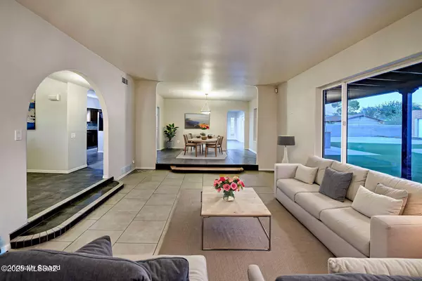 Tucson, AZ 85711,521 S Craycroft RD