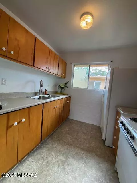 Tucson, AZ 85713,1745 S Jones BLVD #K201