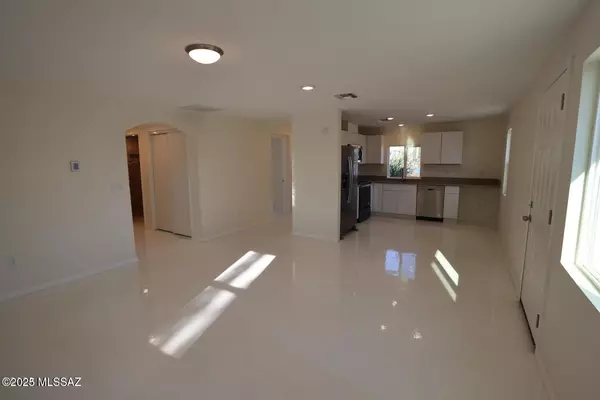 Tucson, AZ 85713,725 E 37th ST