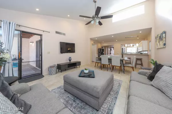 2835 E Weymouth CIR,  Tucson,  AZ 85716