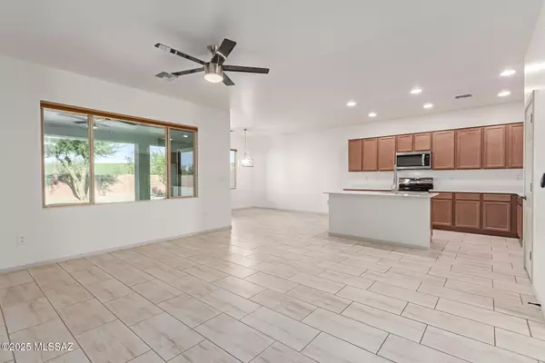 Sahuarita, AZ 85629,1157 E Madera Grove LN