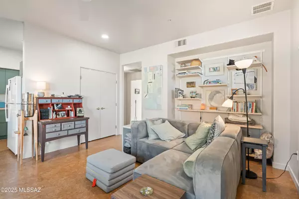 Tucson, AZ 85705,166 E Limberlost DR #202