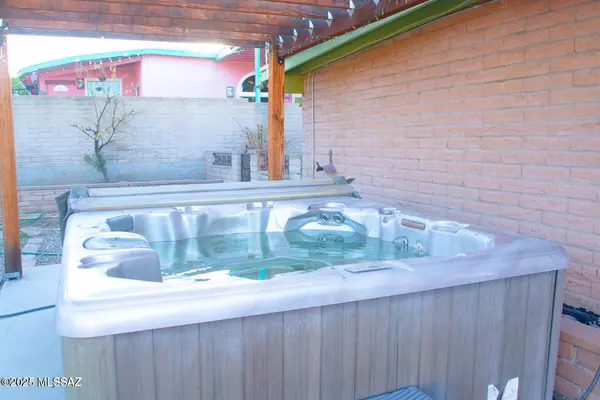 Tucson, AZ 85745,2175 W Rainbow Ridge RD