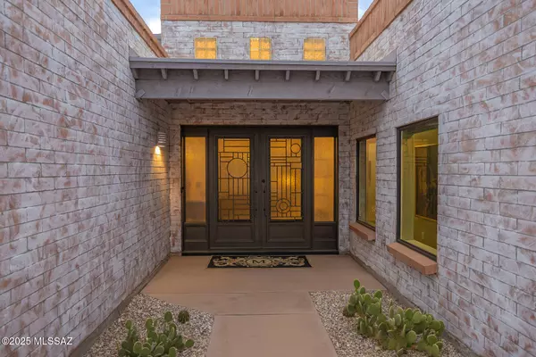 Tucson, AZ 85711,322 S Vía De Los Rosales