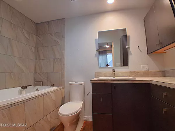 Tucson, AZ 85705,96 E Limberlost DR #UNIT 100