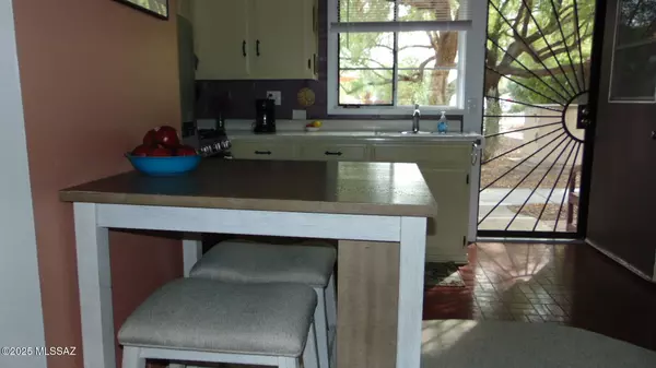 Green Valley, AZ 85614,211 W Camino Manzana #B