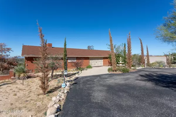 8901 N Riviera DR, Oro Valley, AZ 85704