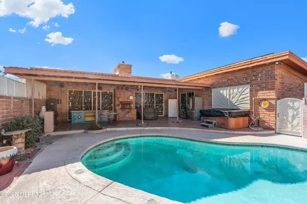 Tucson, AZ 85711,360 S Treston LN