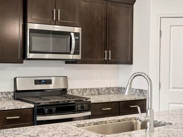 757 W Calle Cubeta, Sahuarita, AZ 85629