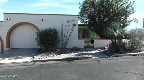 952 W Camino Asturias, Green Valley, AZ 85622