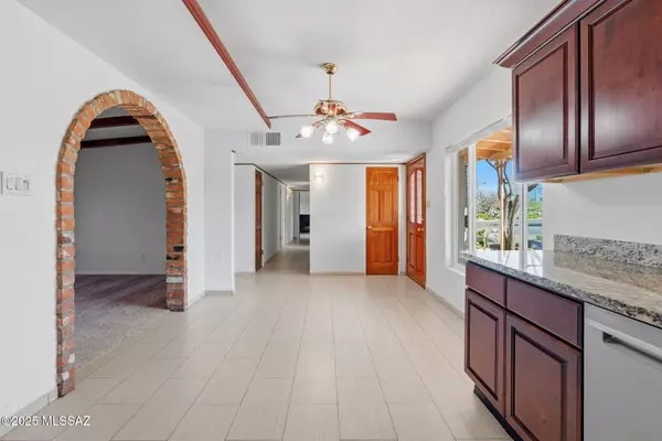 Tucson, AZ 85710,6941 E Baker ST