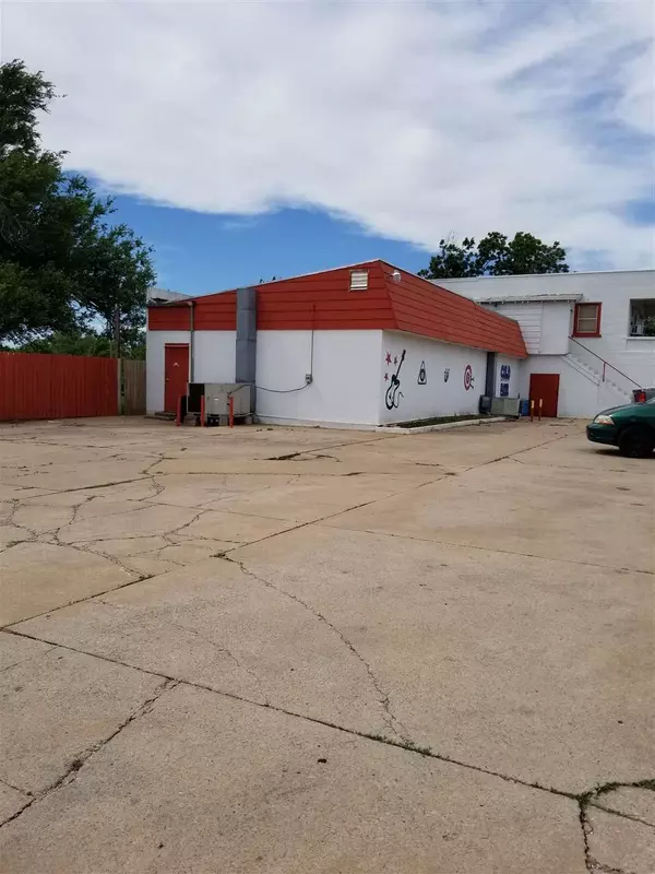 Enid, OK 73701,710 N Walker
