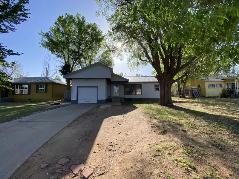 1420 19th St, Woodward, OK 73801-4216
