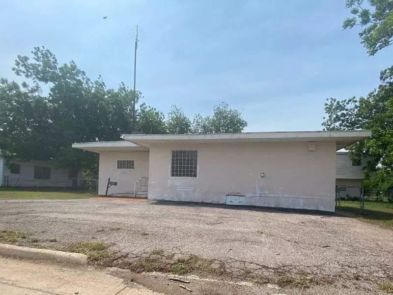815 W Frantz, Enid, OK 73701