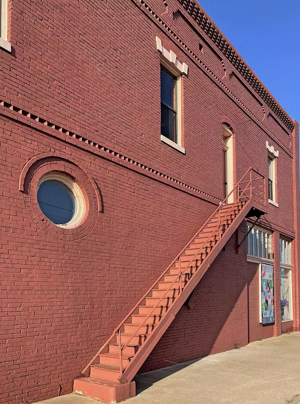 Hennessey, OK 73742,101 S Main
