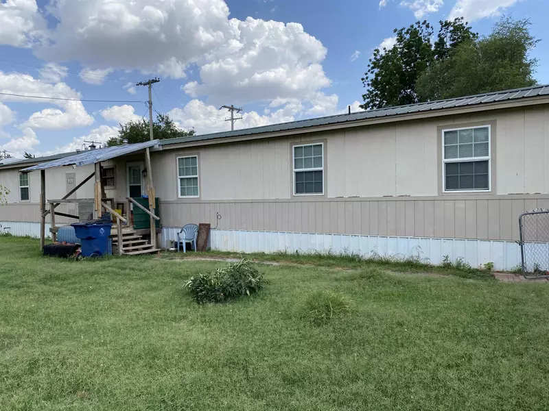 210 4th Street, Jet, OK 73749