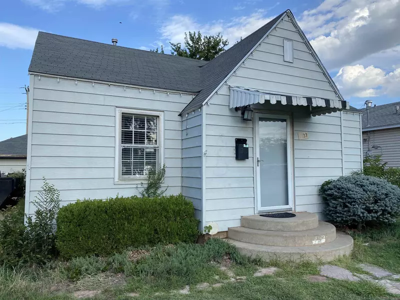 1722 Hillcrest Dr, Woodward, OK 73801-4346
