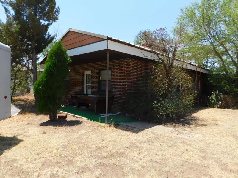 110 W Illinois St, Texhoma, OK 73949