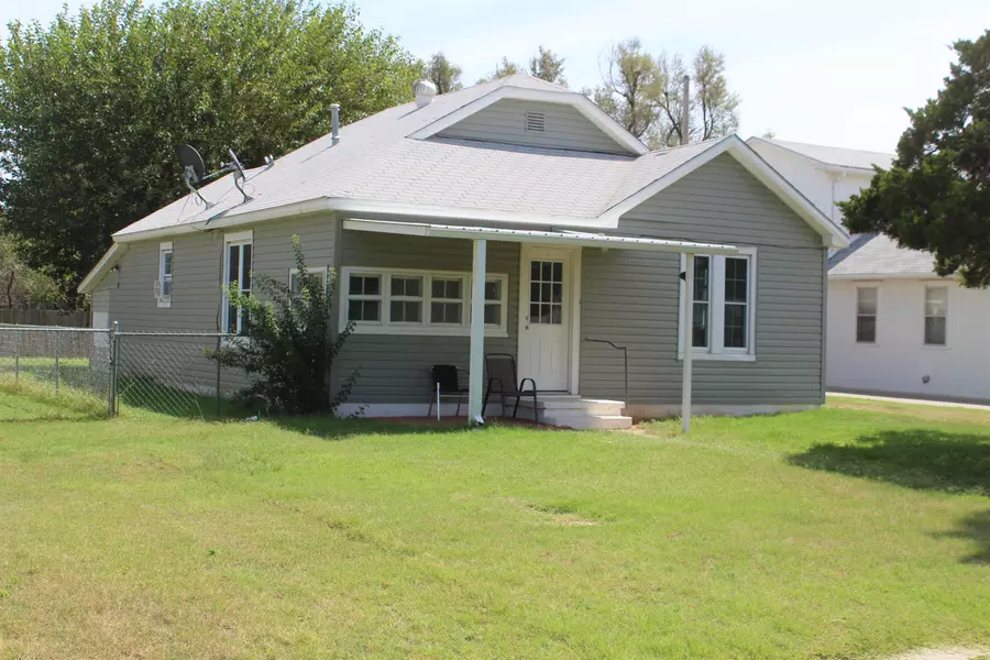 1512 5th St, Woodward, OK 73801