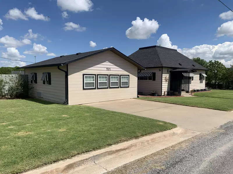 204 W 8th, Shattuck, OK 73858