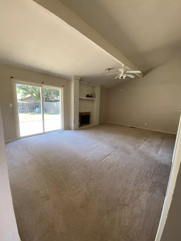 Enid, OK 73703,104 S Mission
