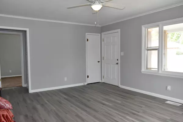 Enid, OK 73703,417 N Oakwood