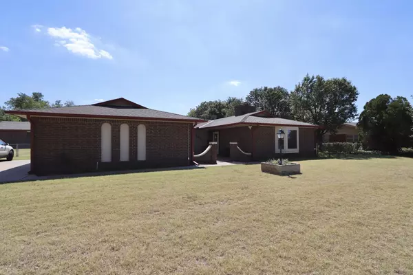 Woodward, OK 73801-3706,4825 Cedardale Rd