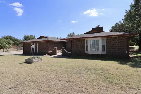 Woodward, OK 73801-3706,4825 Cedardale Rd