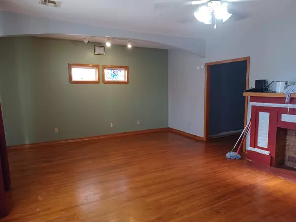 Enid, OK 73701,432 E Oak