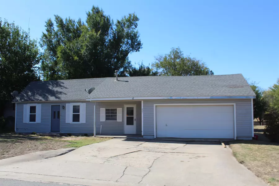 221 7th St, Woodward, OK 73801