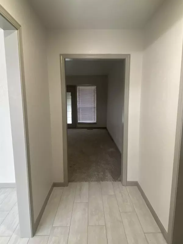 Enid, OK 73703,308 Rose Tree