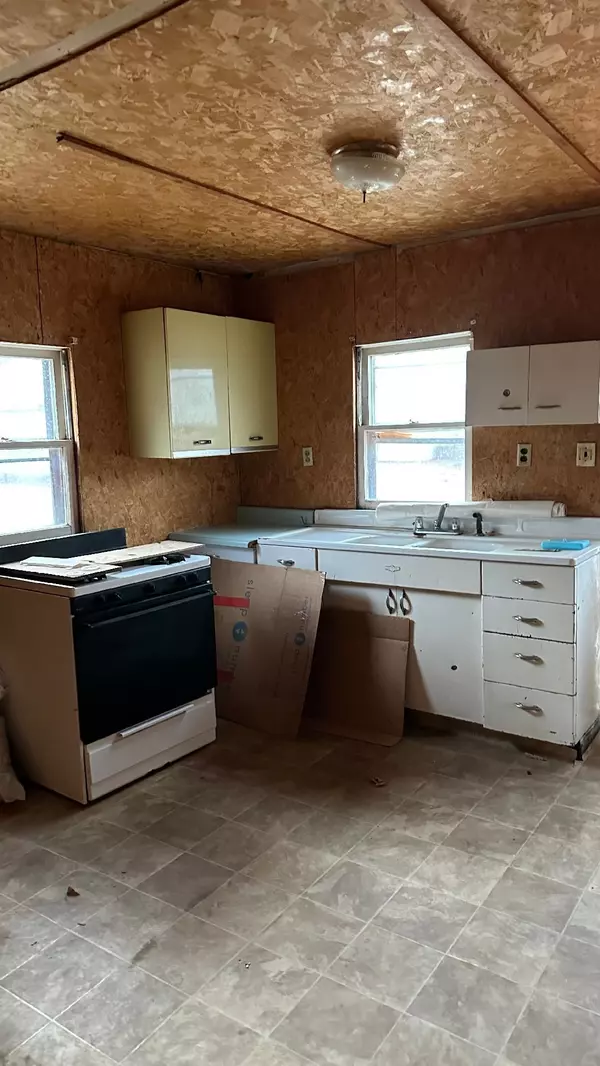 Laverne, OK 73848,105 NW 4th