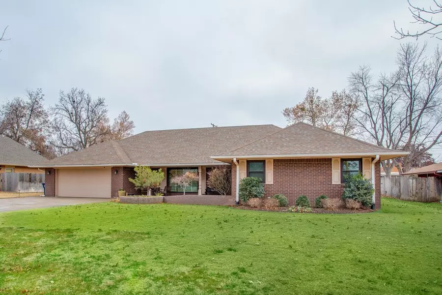 1917 Mockingbird Ln, Enid, OK 73703