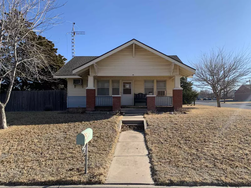 820 S Locust, Shattuck, OK 73858