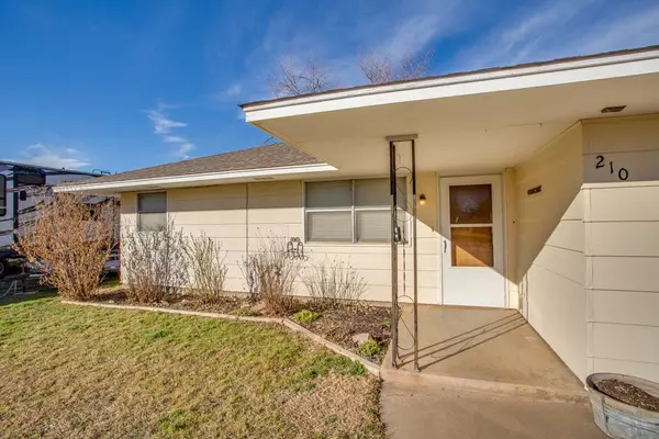 Garber, OK 73738,210 E Cherokee
