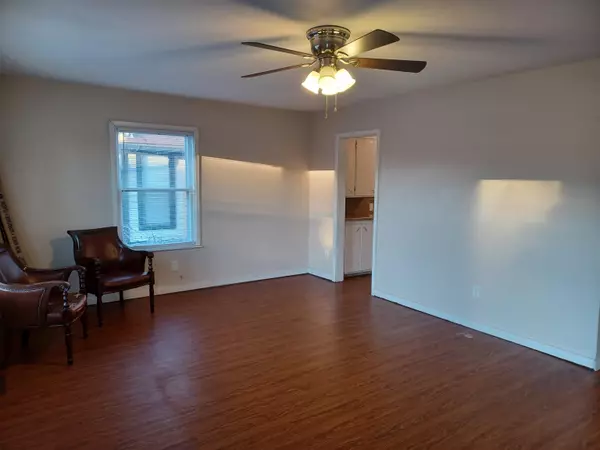 Enid, OK 73701,515 S Jackson