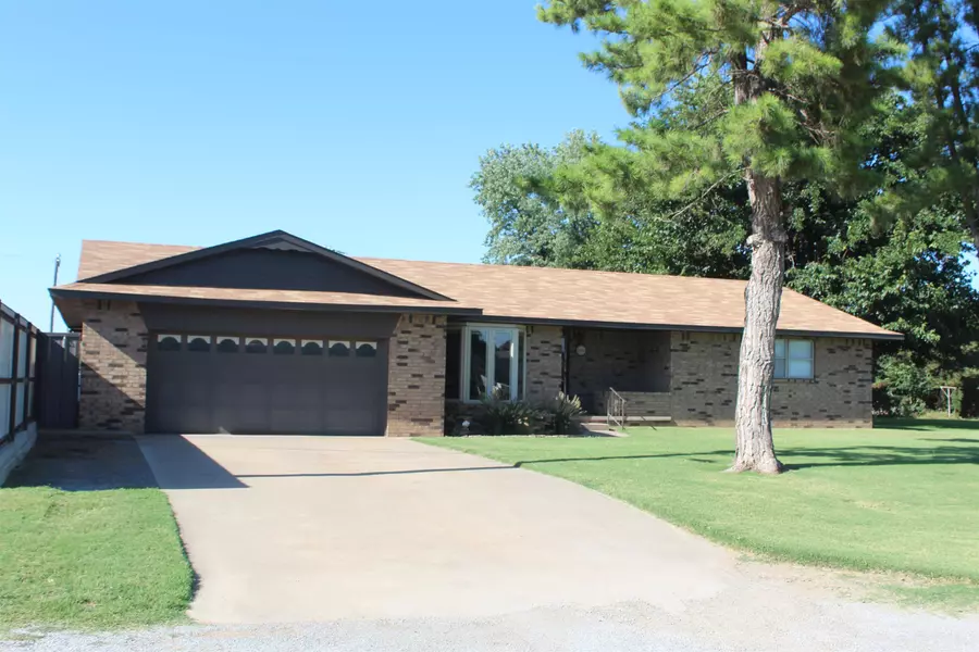 401 E Noble Ave, Taloga, OK 73667